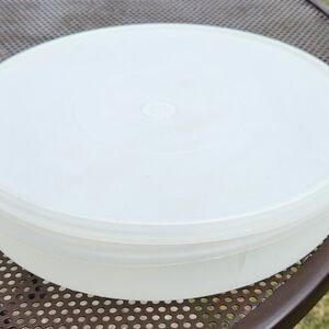 Round tupperware storage or pie carrier